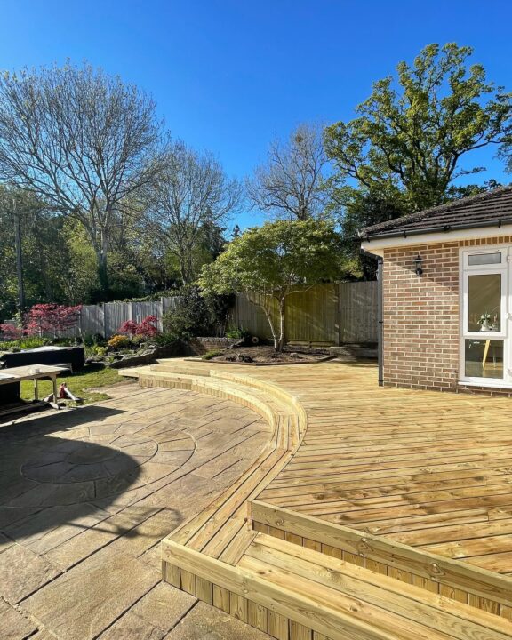 Curved Redwood Softwood Decking Installation – Poole, Dorset eye level view finished project