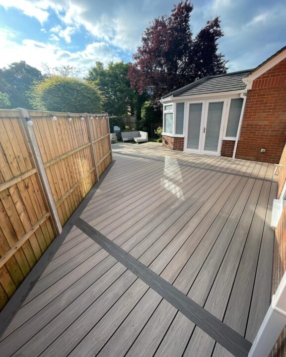 sandbanks-and-poole-composite-decking-beige-colour-completed-installation-project