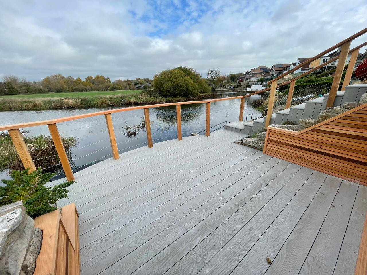 Riverside Dual-Level Composite Deck – Wimborne Minster6 Riverside Dual-Level Composite Deck – Wimborne Minster6