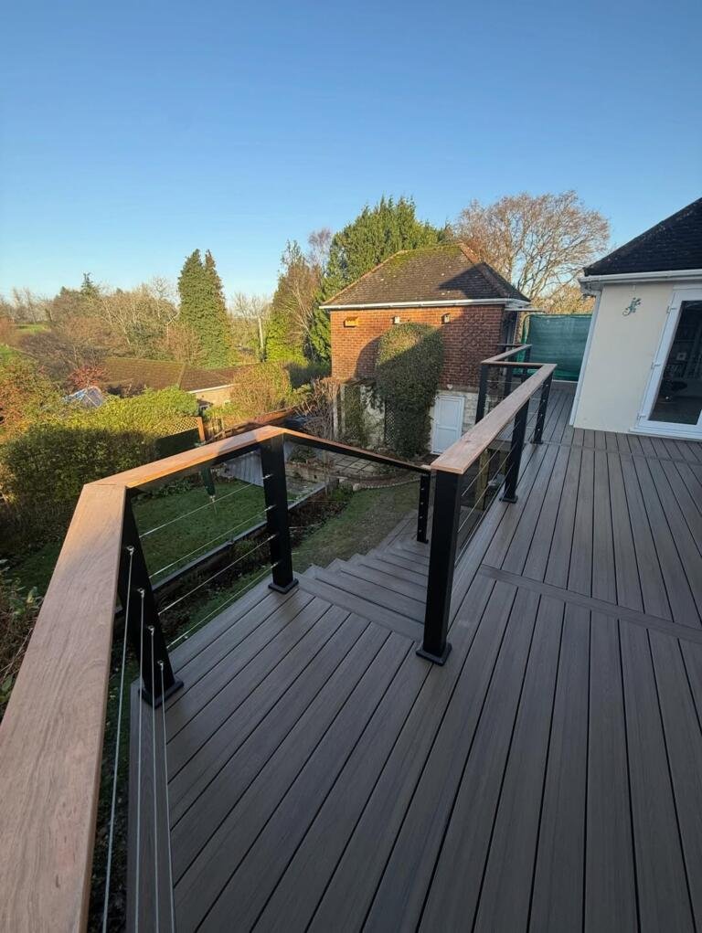 aluminum:cable hardwood topped balustrade