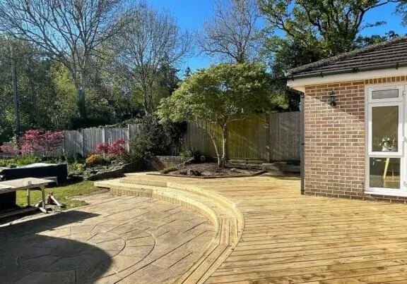 Curved Redwood Softwood Decking Installation – Poole, Dorset eye level view finished project Curved Redwood Softwood Decking Installation – Poole, Dorset eye level view finished project