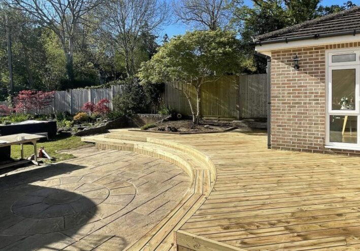 UC4-smooth-face-redwood-timber-deck-installation-wimborne.jpg